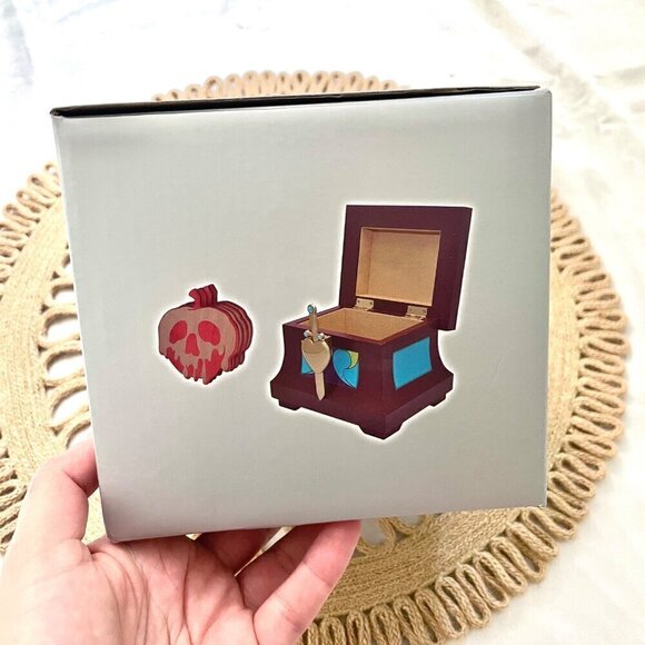 NWT Disney Snow White and the Seven Dwarfs Evil Queen Coaster Set - Picture 2 of 3